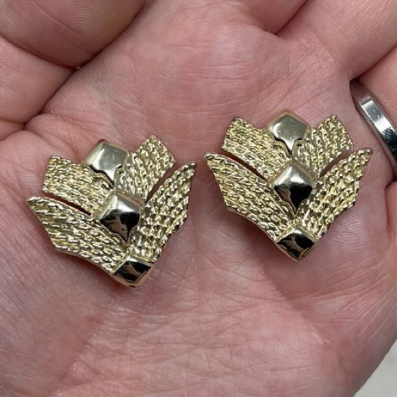 Vintage Signed Leru Gold Tone Clip On Earrings Retro Classy Modernist